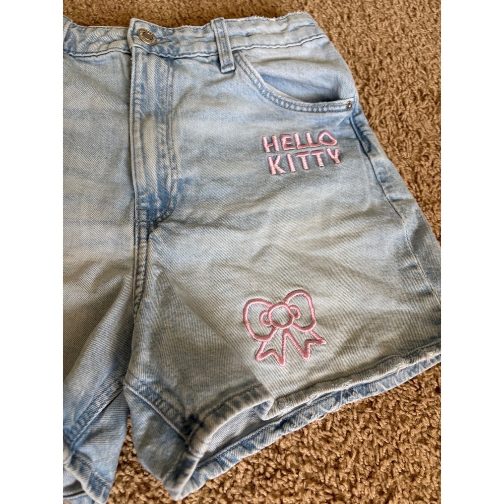 H&M Hello Kitty Sanrio Girls Denim Shorts Light Wash Blue Relaxed Fit Size 14Y - Picture 2 of 4